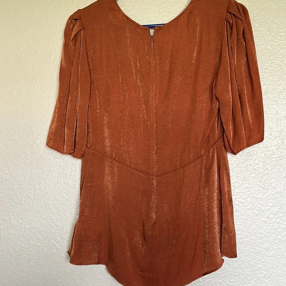 Express Womens 1/2 Sleeve Zippered Back Brown Blouse Size Small - Picture 3 of 5
